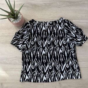Chico’s women’s size 1 us size 8/10 black and white blouse
